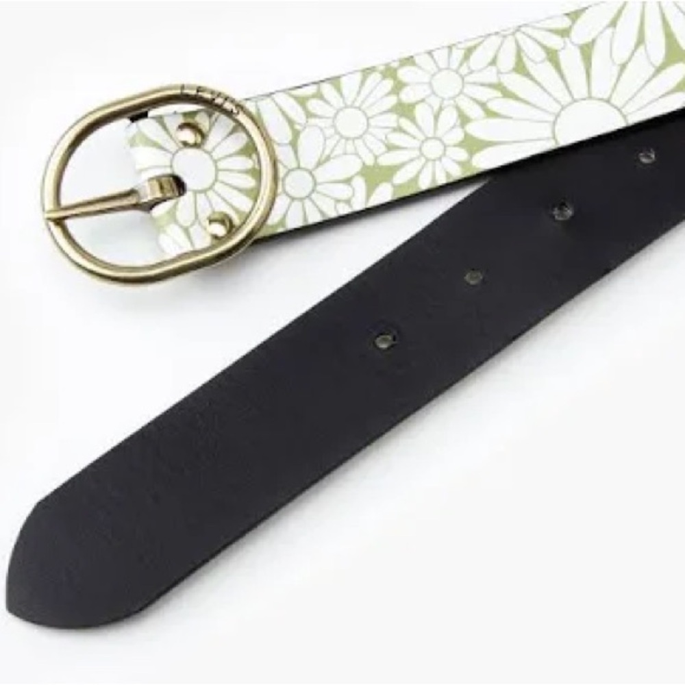 Brand New Levi’s Floral Patterned Belt with Gold Buckle - Size Large